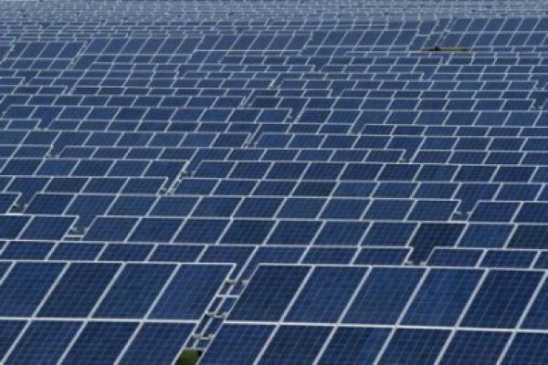 Panourile solare realizate la o fabrică din judeţul Buzău concurează cu succes produsele din vestul Europei